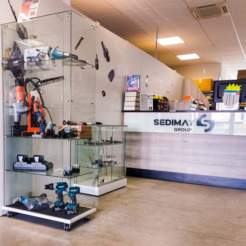 vitrines de l'accueil client de la société SEDIMAT